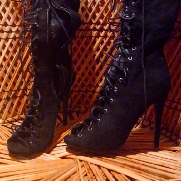 Thigh high lace up boots - Picture 3 of 4